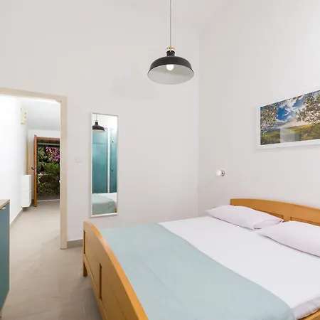 Апартаменти Beachfront Slavinka