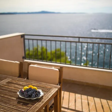 Beachfront Slavinka Apartman Ivan Dolac